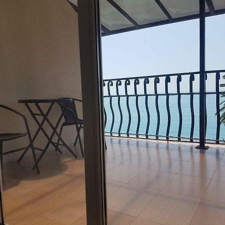 Hotel Lazurniy Bereg Gagra Exterior foto