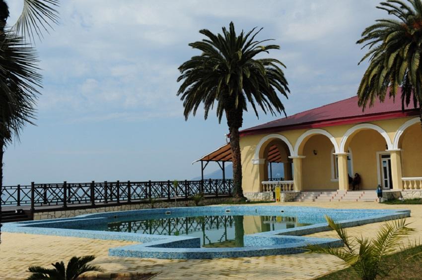 Hotel Lazurniy Bereg Gagra Exterior foto
