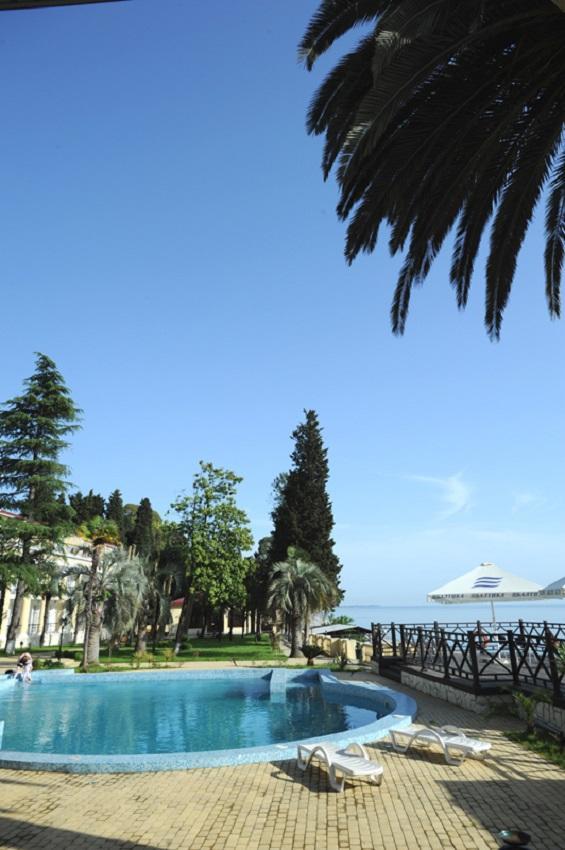 Hotel Lazurniy Bereg Gagra Exterior foto