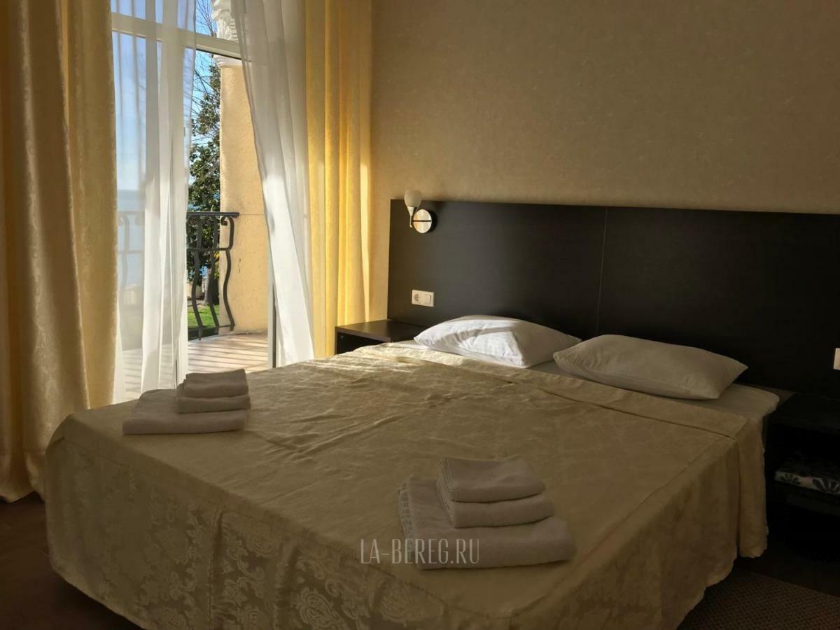 Hotel Lazurniy Bereg Gagra Exterior foto