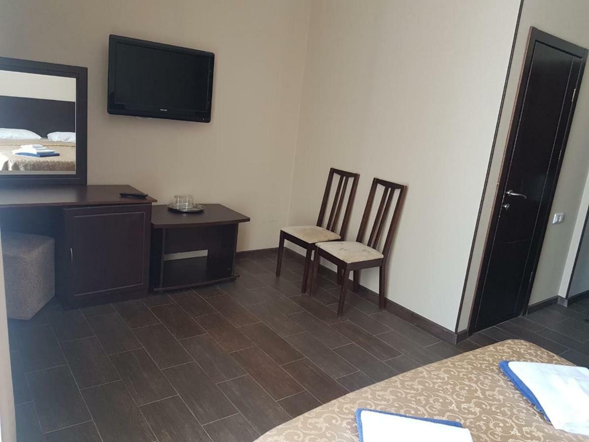 Hotel Lazurniy Bereg Gagra Exterior foto