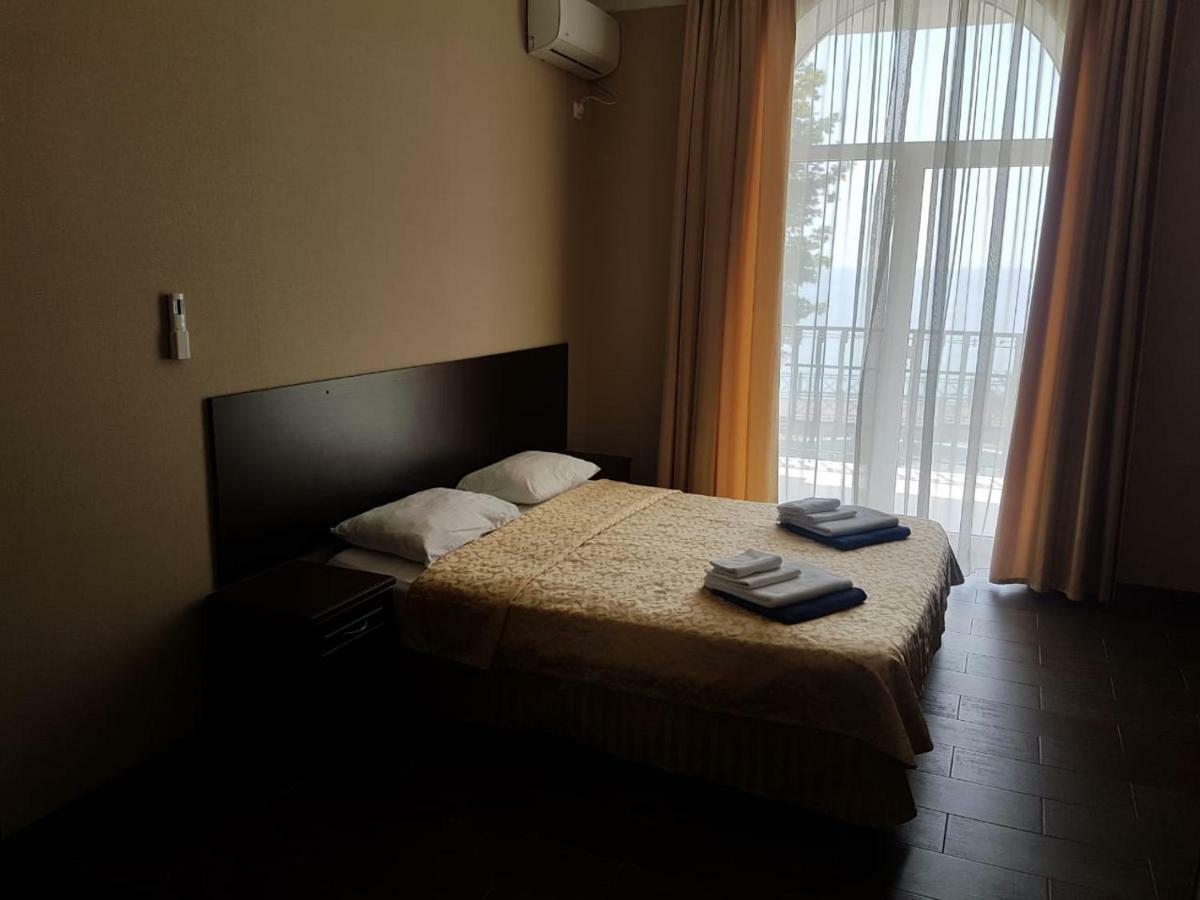 Hotel Lazurniy Bereg Gagra Exterior foto