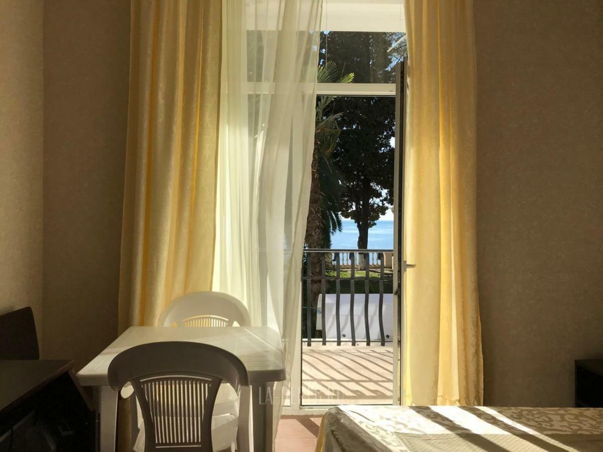 Hotel Lazurniy Bereg Gagra Exterior foto