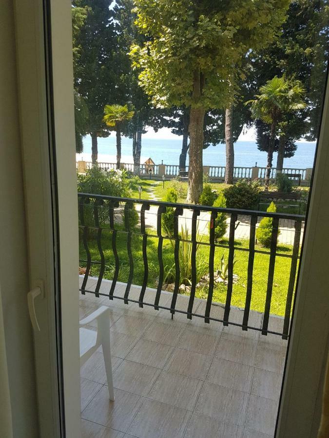 Hotel Lazurniy Bereg Gagra Exterior foto