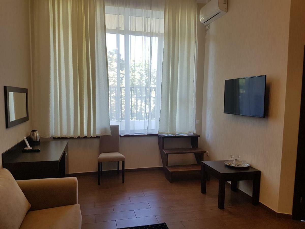 Hotel Lazurniy Bereg Gagra Exterior foto