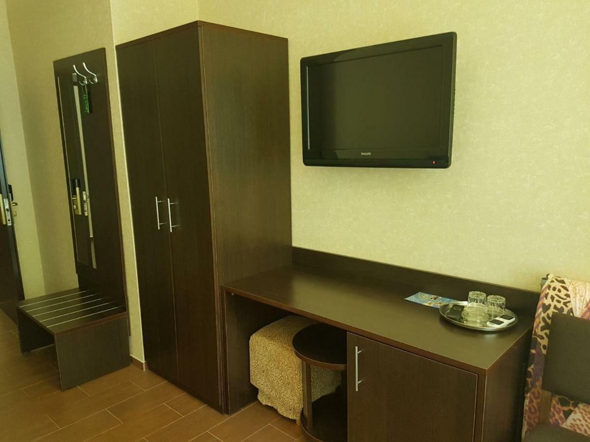 Hotel Lazurniy Bereg Gagra Exterior foto