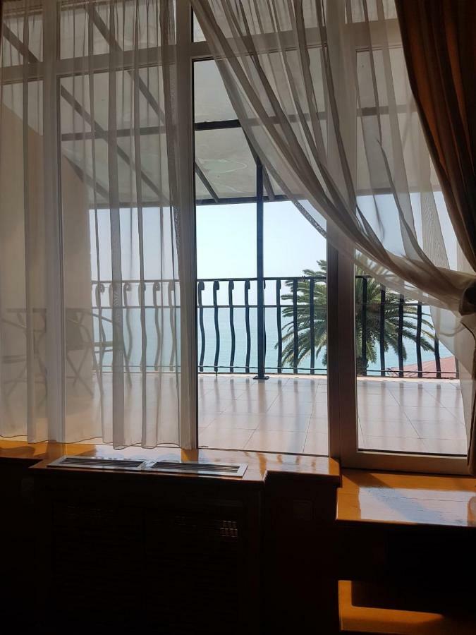 Hotel Lazurniy Bereg Gagra Exterior foto