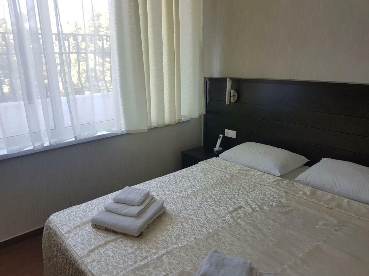 Hotel Lazurniy Bereg Gagra Exterior foto