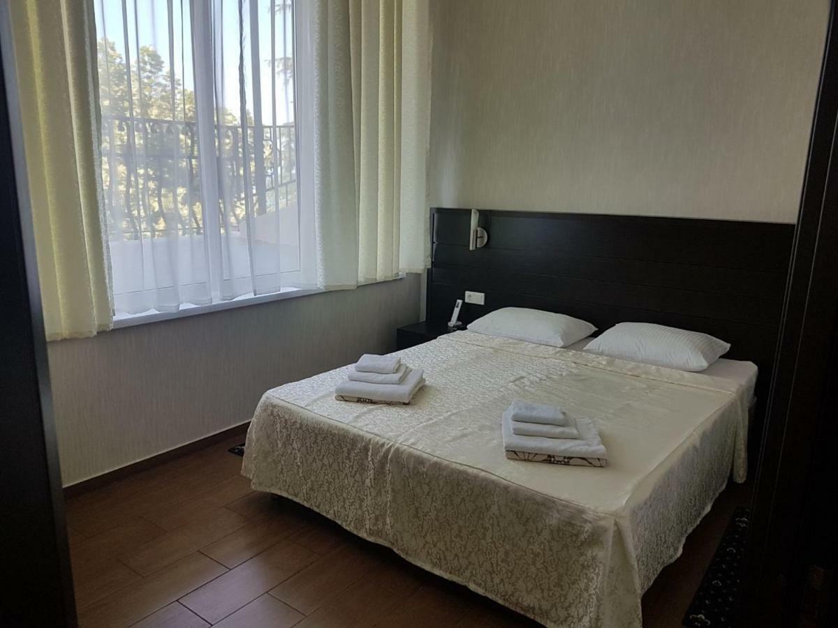 Hotel Lazurniy Bereg Gagra Exterior foto