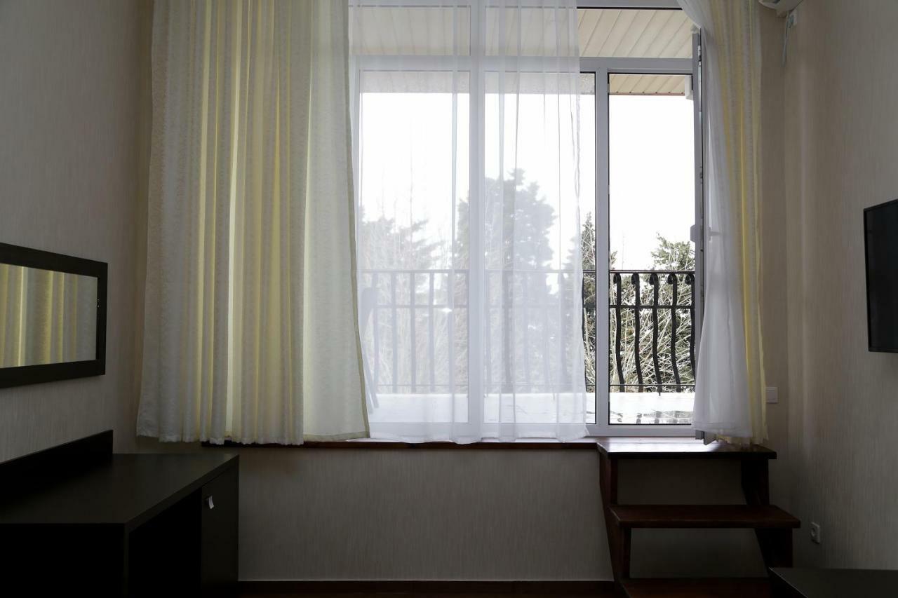 Hotel Lazurniy Bereg Gagra Exterior foto